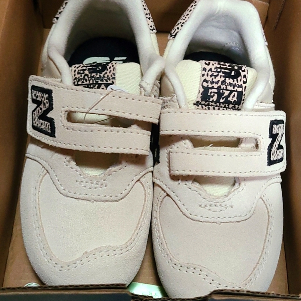New balance toddler shoes .